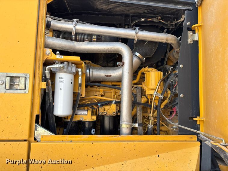 image for item ER3351 2011 John Deere 670G motor grader