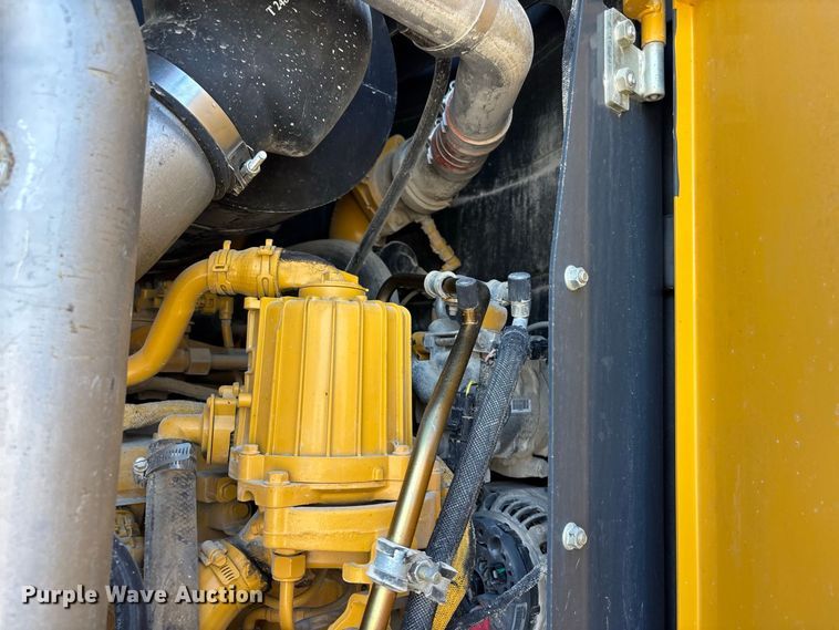 image for item ER3351 2011 John Deere 670G motor grader