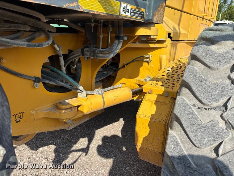 image for item ER3351 2011 John Deere 670G motor grader