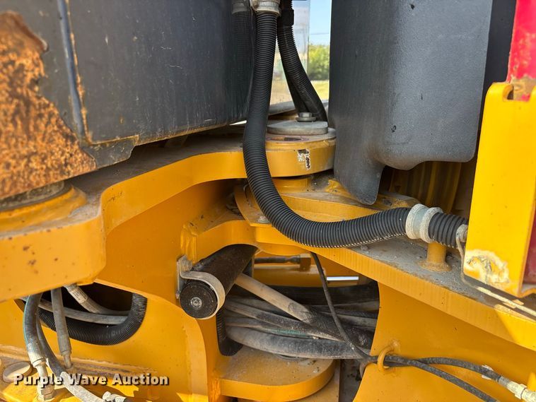 image for item ER3351 2011 John Deere 670G motor grader