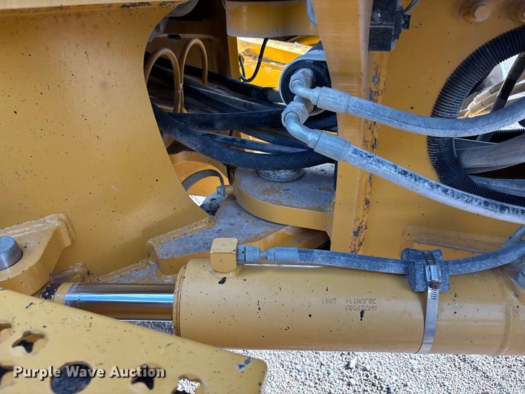image for item ER3351 2011 John Deere 670G motor grader