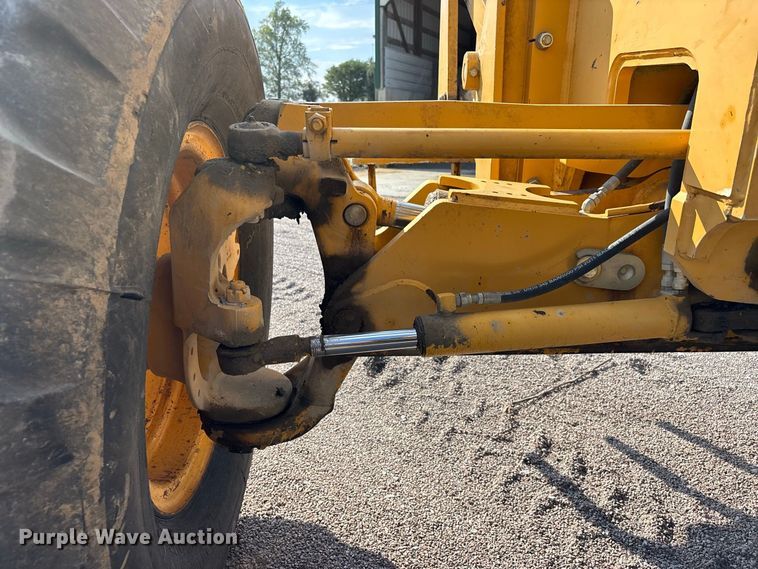image for item ER3351 2011 John Deere 670G motor grader