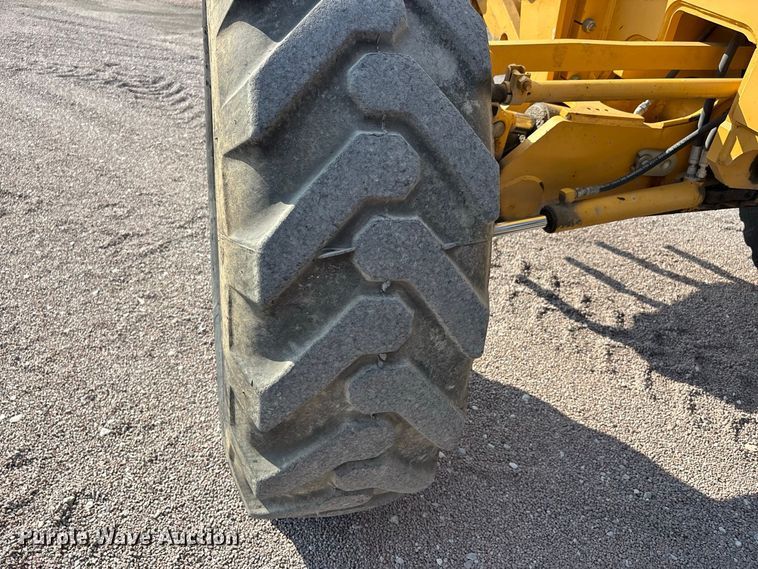 image for item ER3351 2011 John Deere 670G motor grader