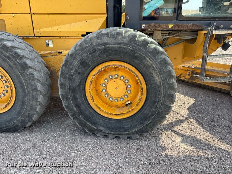 image for item ER3351 2011 John Deere 670G motor grader