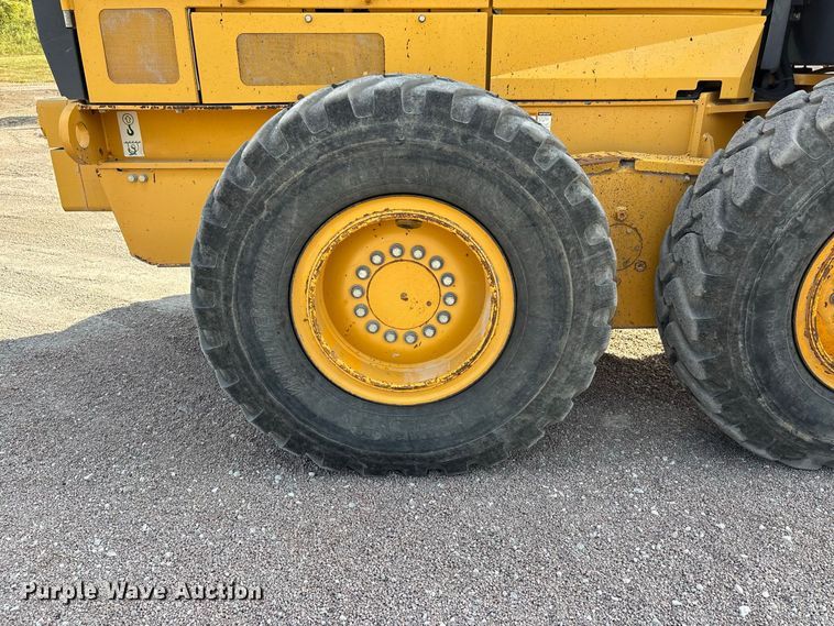 image for item ER3351 2011 John Deere 670G motor grader