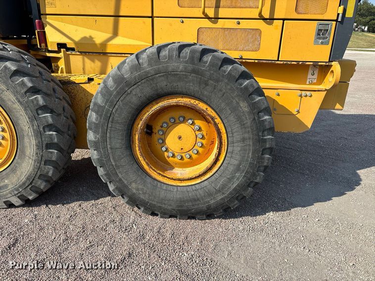 image for item ER3351 2011 John Deere 670G motor grader