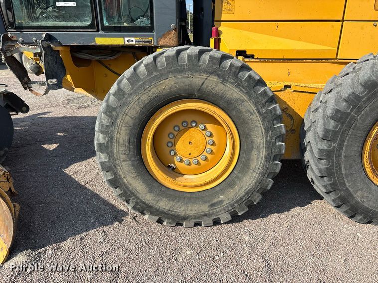 image for item ER3351 2011 John Deere 670G motor grader
