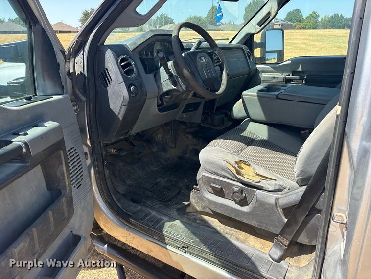 image for item ES8120 2015 Ford F250 Super Duty pickup truck