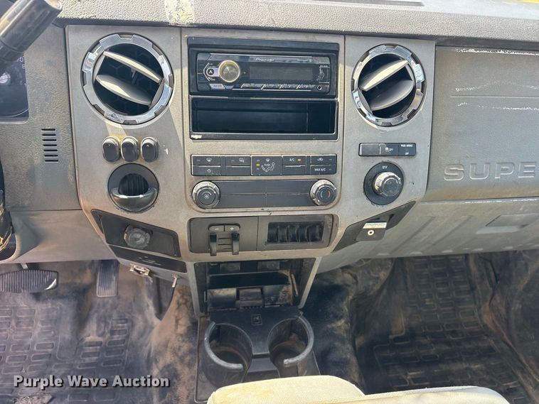 image for item ES8120 2015 Ford F250 Super Duty pickup truck