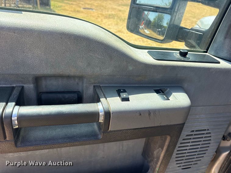image for item ES8120 2015 Ford F250 Super Duty pickup truck