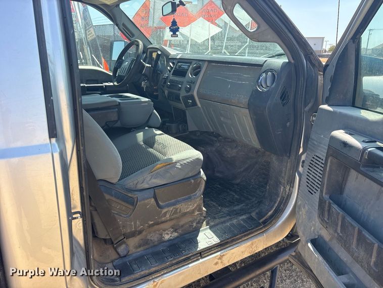 image for item ES8120 2015 Ford F250 Super Duty pickup truck