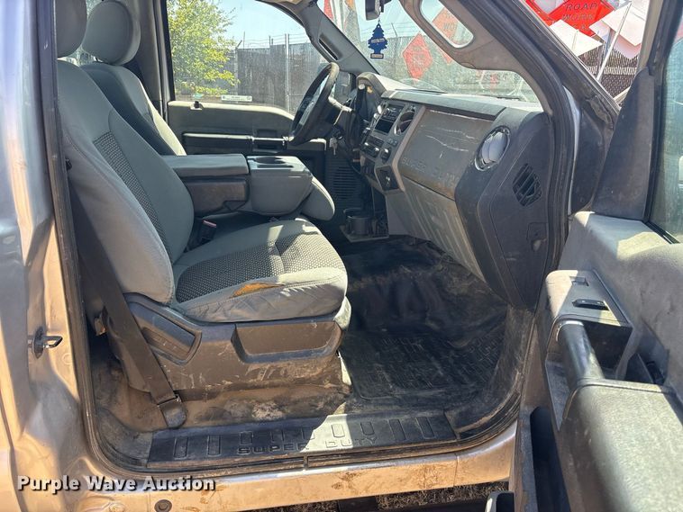 image for item ES8120 2015 Ford F250 Super Duty pickup truck
