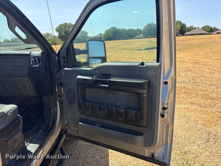image for item ES8120 2015 Ford F250 Super Duty pickup truck