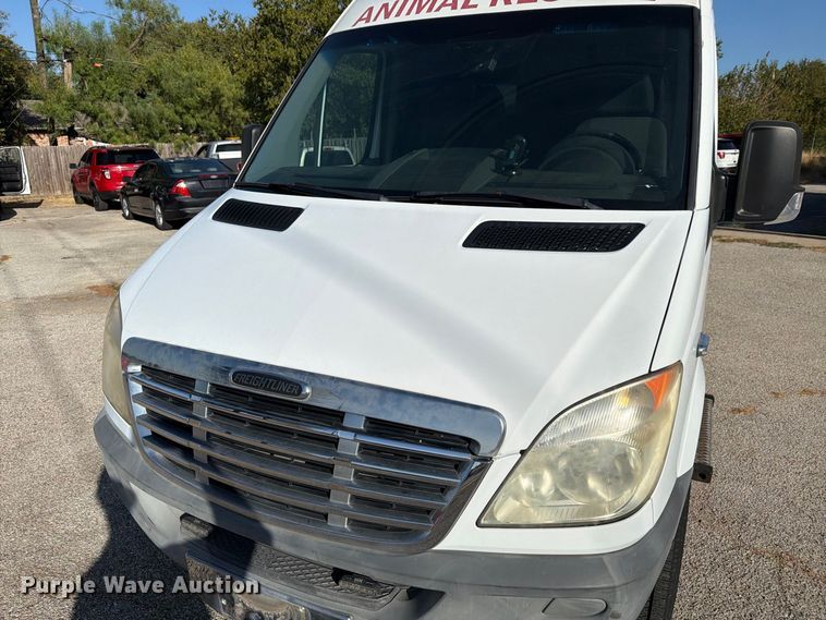 image for item ES8123 2012 Freightliner Sprinter van