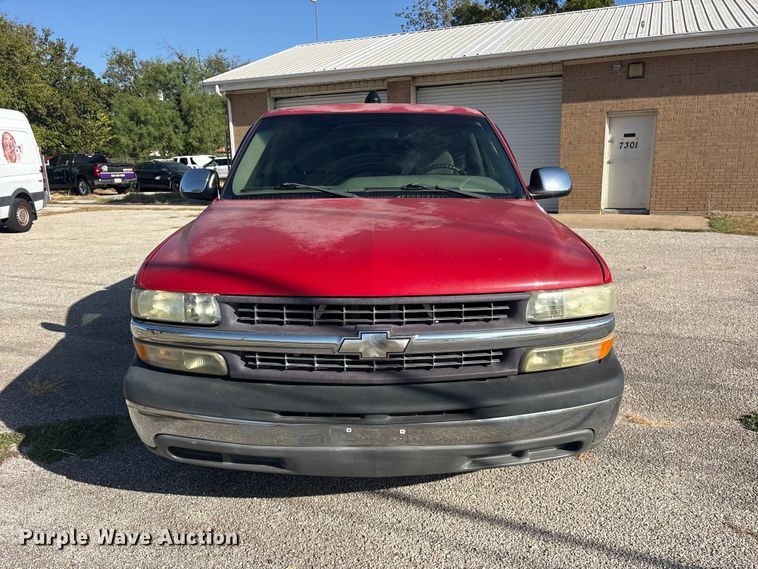 image for item ES8124 2002 Chevrolet Silverado 1500 pickup truck