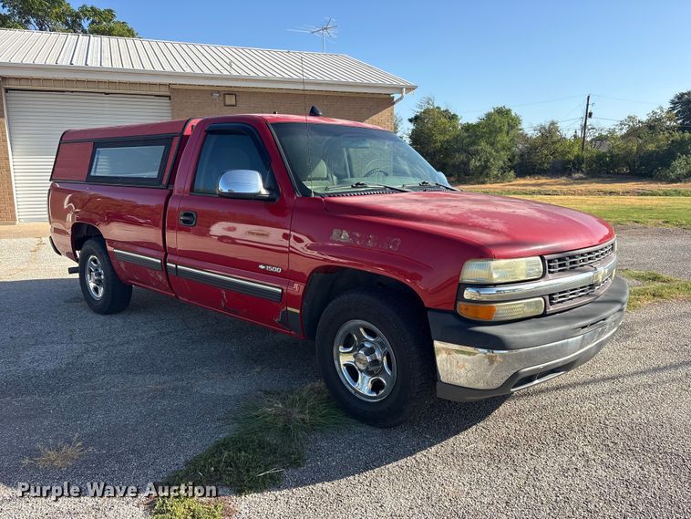 image for item ES8124 2002 Chevrolet Silverado 1500 pickup truck
