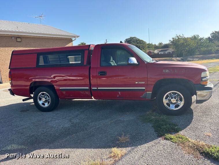 image for item ES8124 2002 Chevrolet Silverado 1500 pickup truck