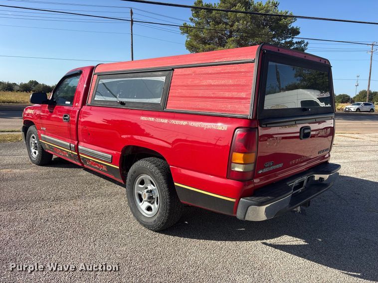 image for item ES8124 2002 Chevrolet Silverado 1500 pickup truck