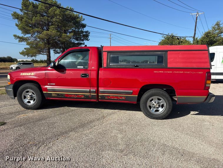 image for item ES8124 2002 Chevrolet Silverado 1500 pickup truck