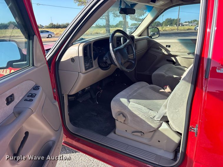 image for item ES8124 2002 Chevrolet Silverado 1500 pickup truck