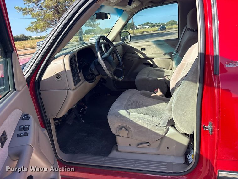 image for item ES8124 2002 Chevrolet Silverado 1500 pickup truck