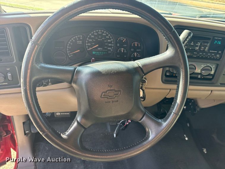 image for item ES8124 2002 Chevrolet Silverado 1500 pickup truck