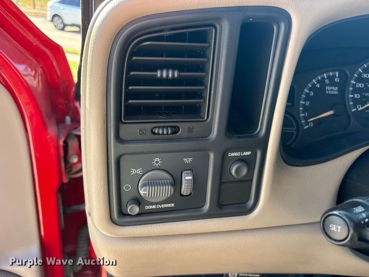 image for item ES8124 2002 Chevrolet Silverado 1500 pickup truck