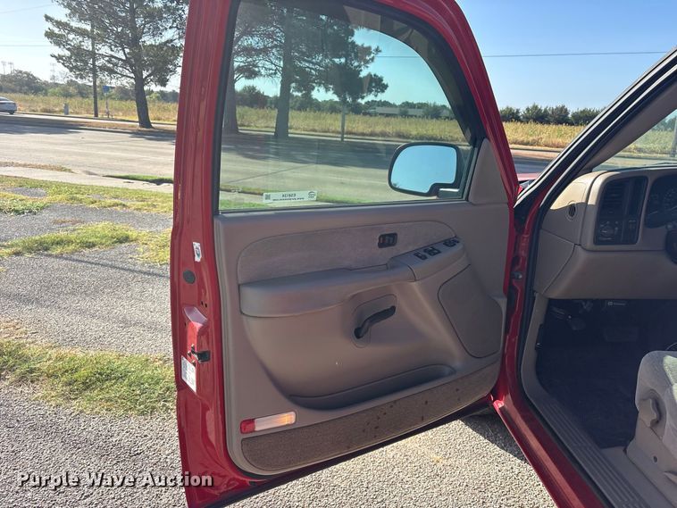 image for item ES8124 2002 Chevrolet Silverado 1500 pickup truck