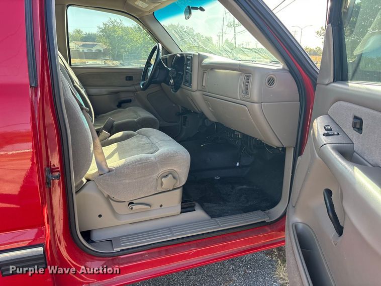 image for item ES8124 2002 Chevrolet Silverado 1500 pickup truck