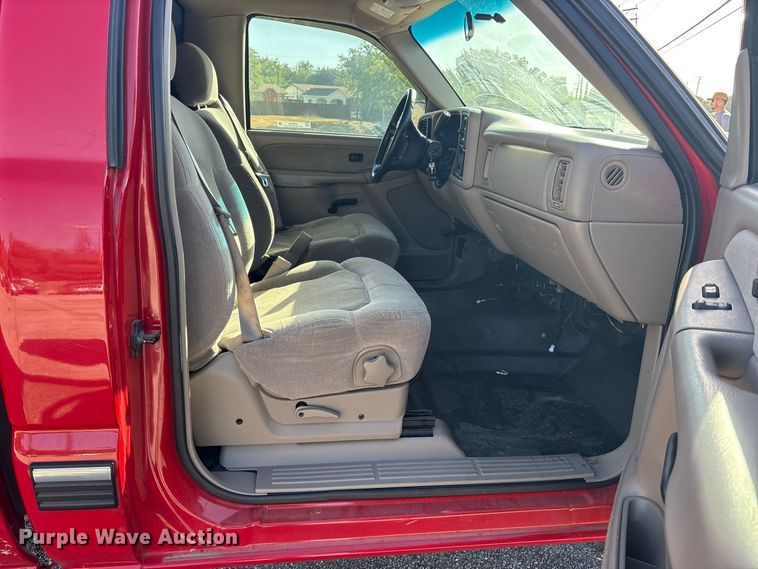 image for item ES8124 2002 Chevrolet Silverado 1500 pickup truck