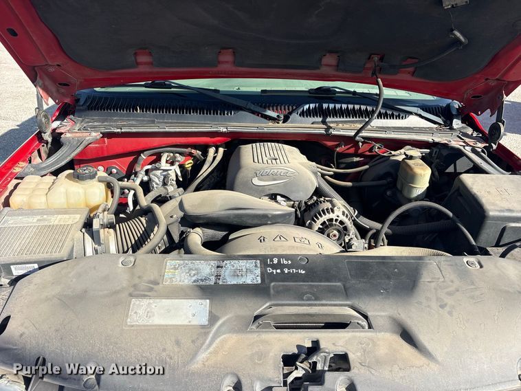 image for item ES8124 2002 Chevrolet Silverado 1500 pickup truck