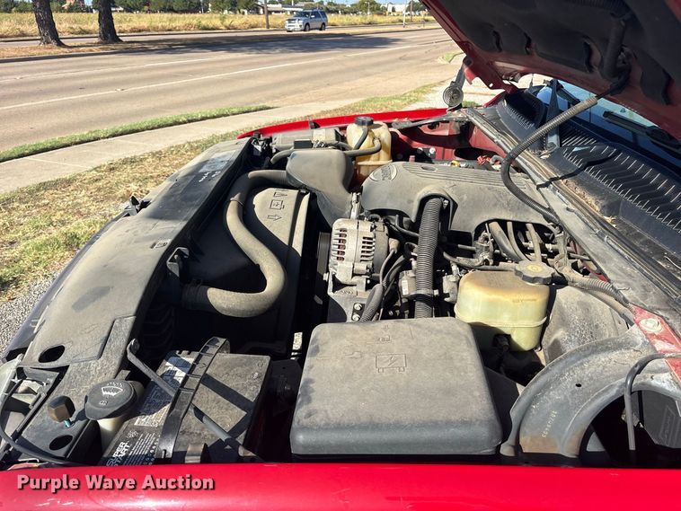 image for item ES8124 2002 Chevrolet Silverado 1500 pickup truck