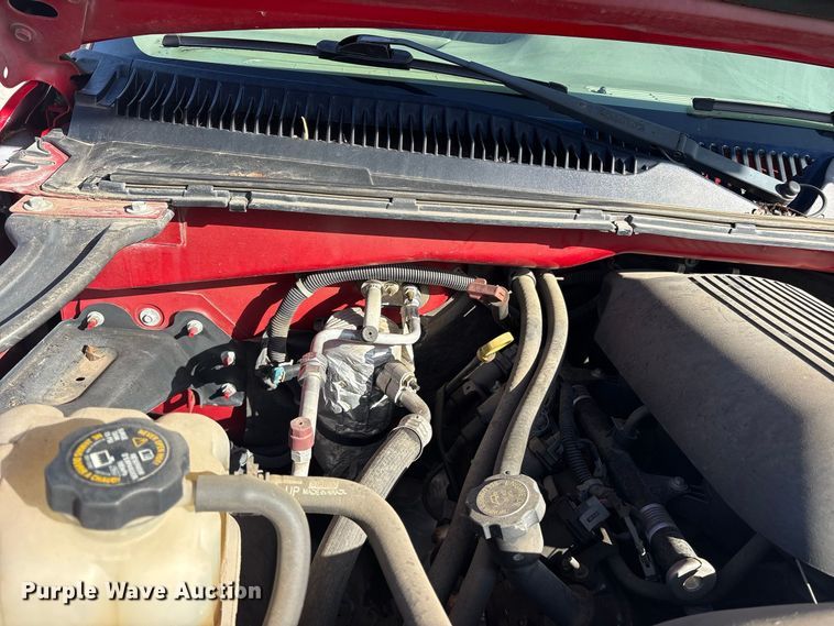 image for item ES8124 2002 Chevrolet Silverado 1500 pickup truck