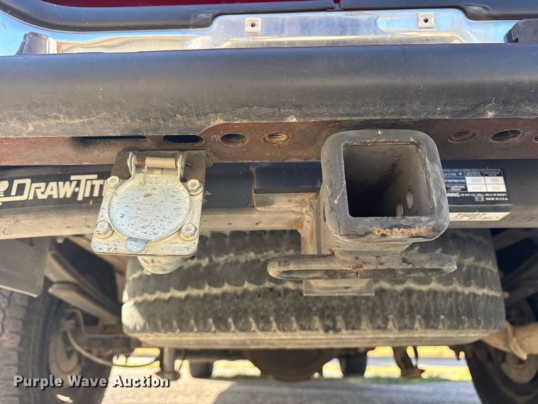 image for item ES8124 2002 Chevrolet Silverado 1500 pickup truck