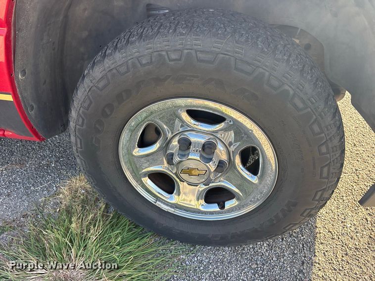 image for item ES8124 2002 Chevrolet Silverado 1500 pickup truck