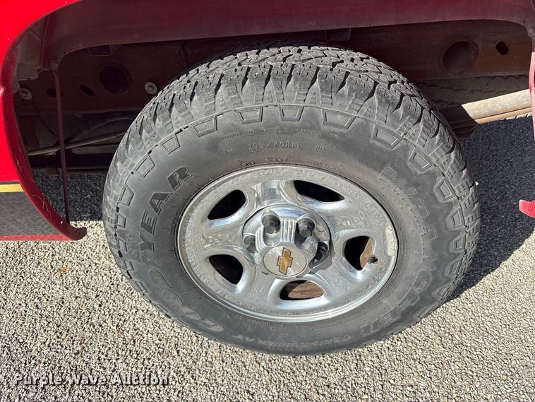 image for item ES8124 2002 Chevrolet Silverado 1500 pickup truck