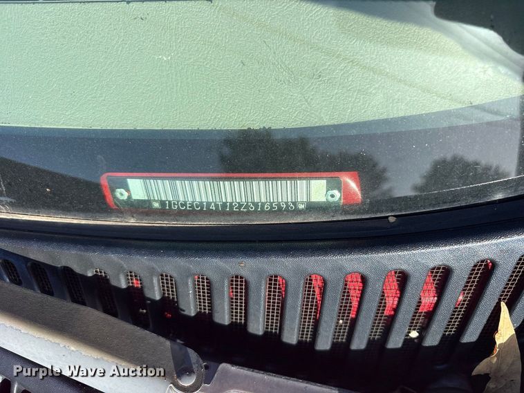 image for item ES8124 2002 Chevrolet Silverado 1500 pickup truck