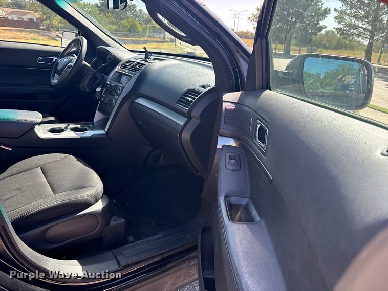 image for item ES8127 2015 Ford Explorer Police SUV