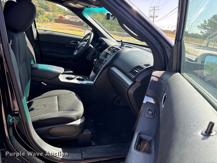 image for item ES8127 2015 Ford Explorer Police SUV