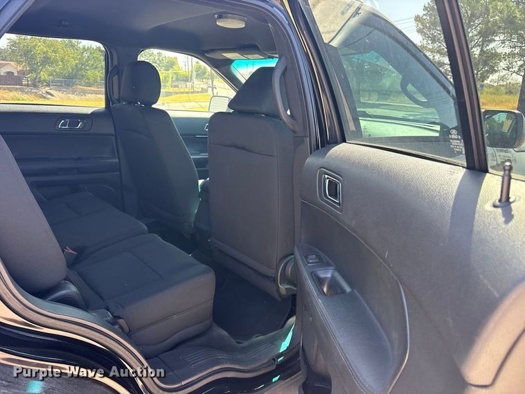 image for item ES8127 2015 Ford Explorer Police SUV