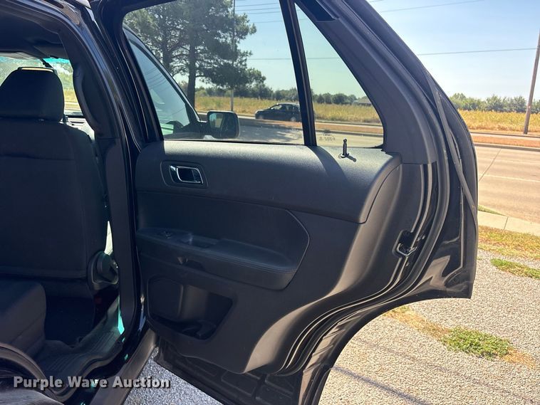 image for item ES8127 2015 Ford Explorer Police SUV