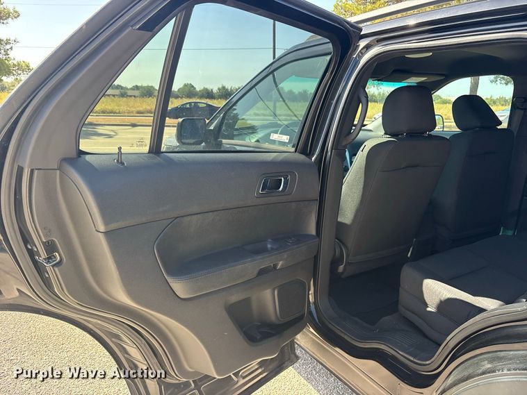 image for item ES8127 2015 Ford Explorer Police SUV