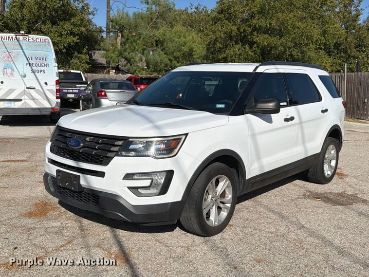 image for item ES8130 2019 Ford Explorer Police SUV