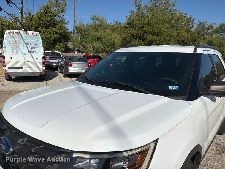 image for item ES8130 2019 Ford Explorer Police SUV