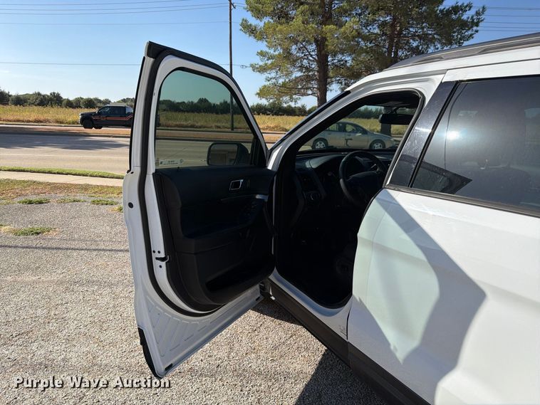 image for item ES8130 2019 Ford Explorer Police SUV