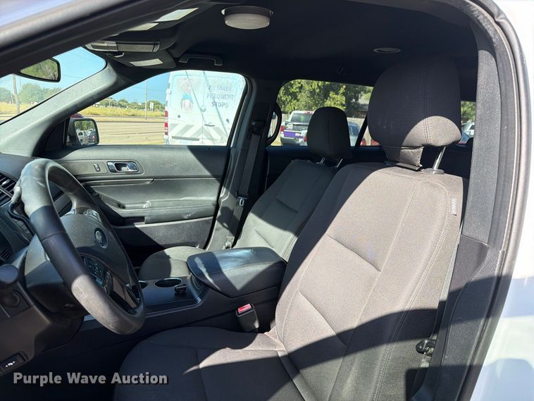 image for item ES8130 2019 Ford Explorer Police SUV
