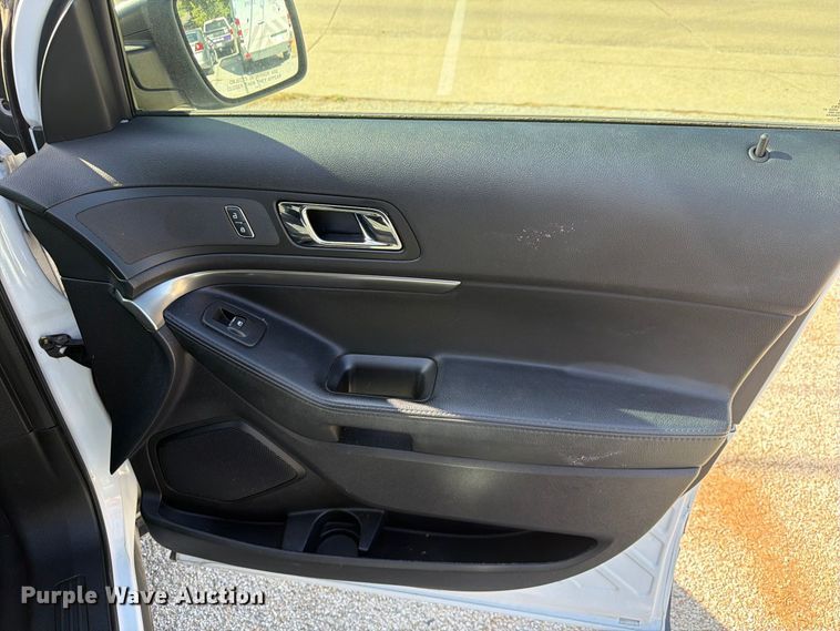 image for item ES8130 2019 Ford Explorer Police SUV