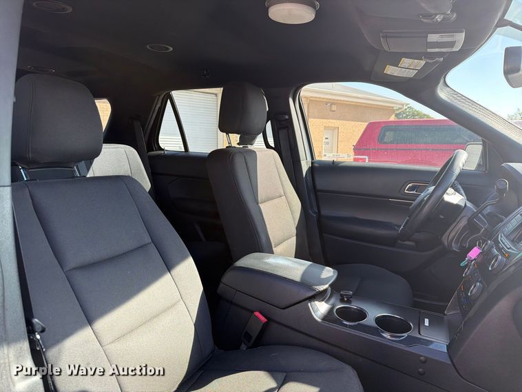 image for item ES8130 2019 Ford Explorer Police SUV