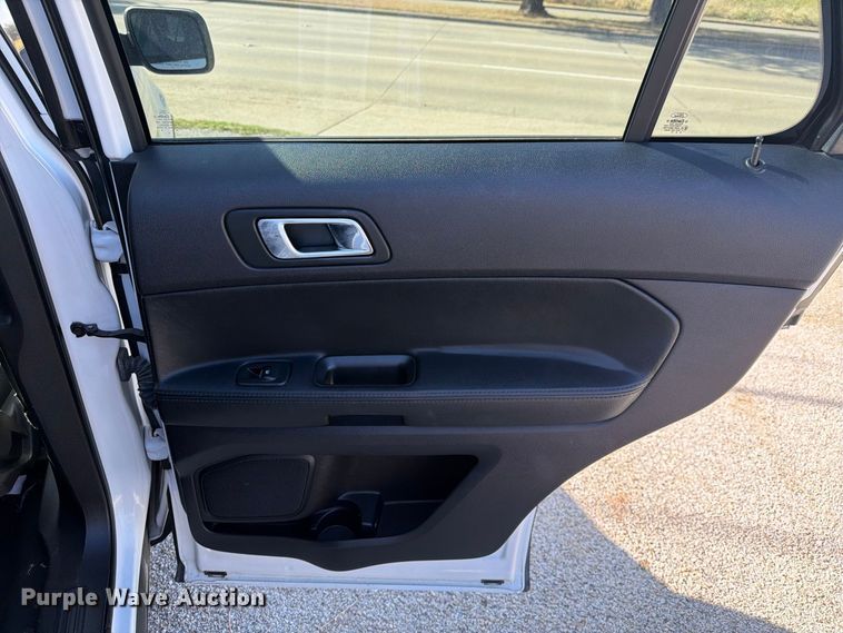 image for item ES8130 2019 Ford Explorer Police SUV