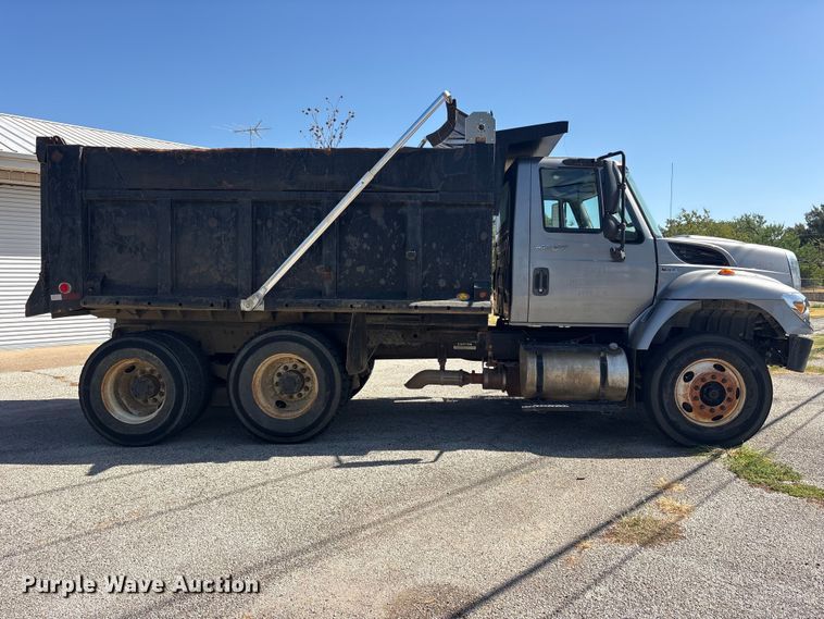 image for item ES8134 2012 International 7400 dump truck